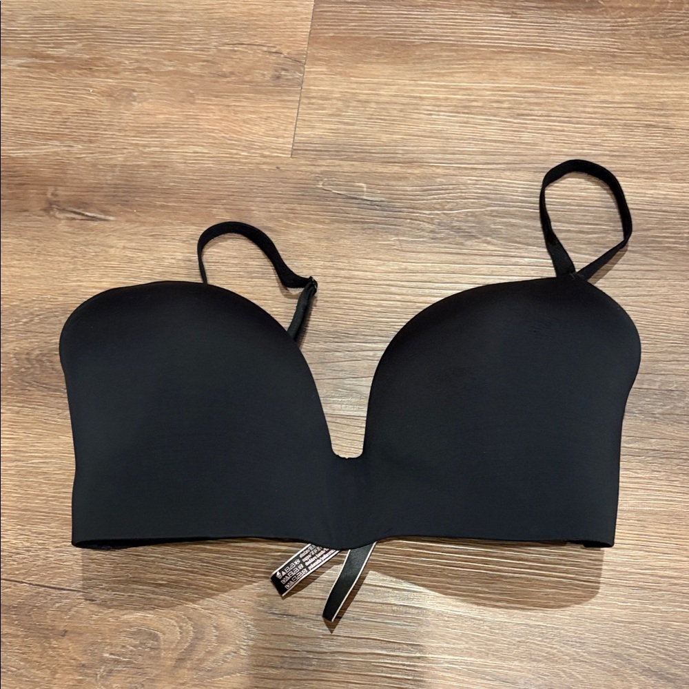 Victoria’s Secret black t shirt Bra 34DD